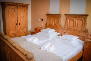 A bed or beds in a room at Diófa Panzió