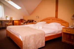 A bed or beds in a room at Diófa Panzió
