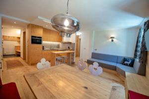Kuchyňa alebo kuchynka v ubytovaní Apartments Alpen Domus