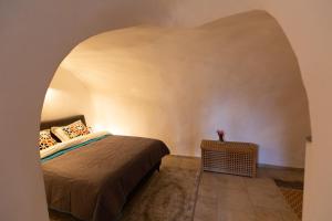 מיטה או מיטות בחדר ב-פינה שקטה בראש פינה העתיקה Pina Shketa in old Rosh-Pina