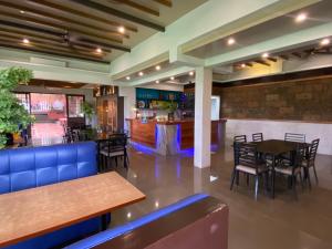 Loungen eller baren på Taal Maranan Farmville Inc by Cocotel