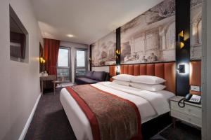 a hotel room with a large bed and a couch at Berjer Boutique Hotel & Spa in Istanbul