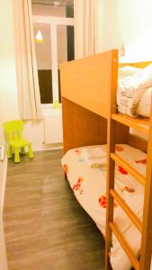 Двухъярусная кровать или двухъярусные кровати в номере Roubaix Gare wifi métro musée calme confort 6 lits - Gite le Ferrum