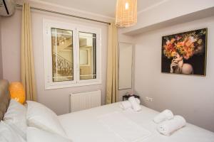 A bed or beds in a room at Elena's apartment 3
