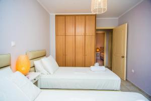 A bed or beds in a room at Elena's apartment 3