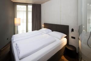 Tempat tidur dalam kamar di Lifestyle B&B by Phillip Sigwart