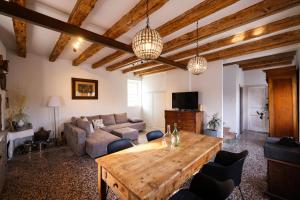 Televízia a/alebo spoločenská miestnosť v ubytovaní Villa Kana - Mediterranean holiday home