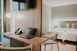 A bed or beds in a room at Catalina Plaza Hotel Sostenible