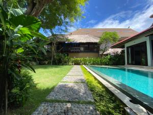 Gallery image of Little Tree House in Sanur