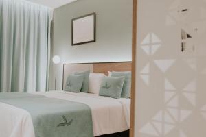 A bed or beds in a room at Catalina Plaza Hotel Sostenible