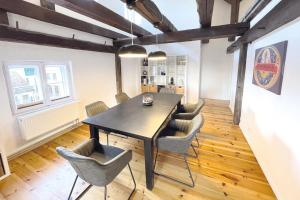 a dining room with a table and chairs at Lendelhaus & Historische Saftfabrik Werder in Werder