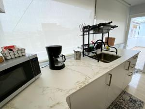 Kuchyňa alebo kuchynka v ubytovaní Ático con terraza centro de Tarragona, Mi Refugio