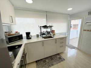 Kuchyňa alebo kuchynka v ubytovaní Ático con terraza centro de Tarragona, Mi Refugio