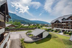 an aerial view of the courtyard of a house with mountains in the background at Studio Ella au cœur du village in Samoëns
