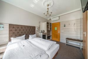 Postel nebo postele na pokoji v ubytování Hotel Villa am Waldschlösschen