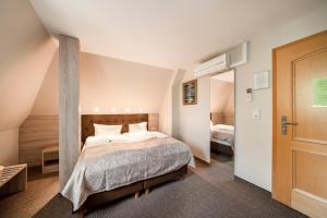Postel nebo postele na pokoji v ubytování Hotel Villa am Waldschlösschen