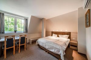 Postel nebo postele na pokoji v ubytování Hotel Villa am Waldschlösschen
