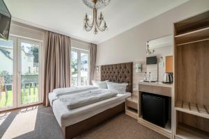 Postel nebo postele na pokoji v ubytování Hotel Villa am Waldschlösschen