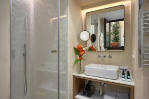 Koupelna v ubytování Suites Murillo Plaza Sta. Cruz