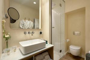 Koupelna v ubytování Suites Murillo Plaza Sta. Cruz