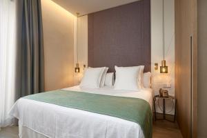 Postel nebo postele na pokoji v ubytování Suites Murillo Plaza Sta. Cruz