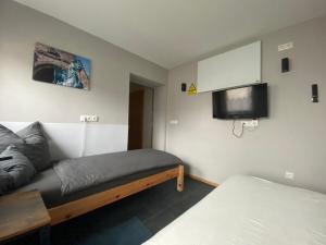 Säng eller sängar i ett rum på Adult only klimatisierte Ferienwohnung in Schwerte