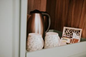 Coffee and tea making facilities at Catalina Plaza Hotel Sostenible