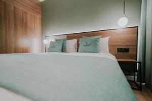 A bed or beds in a room at Catalina Plaza Hotel Sostenible