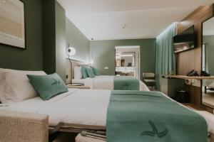 Giường trong phòng chung tại Hotel Catalina Plaza Sostenible