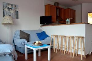 Televízia a/alebo spoločenská miestnosť v ubytovaní Apartamento Cosmos Sur