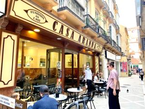 Hostia v ubytovaní Homely Málaga Loft Especerías
