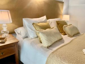 Posteľ alebo postele v izbe v ubytovaní Homely Málaga Loft Especerías