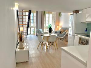 Kuchyňa alebo kuchynka v ubytovaní Homely Málaga Loft Especerías