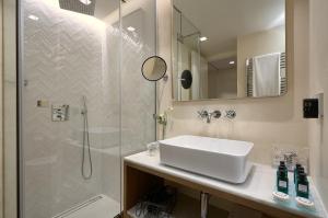 Koupelna v ubytování Suites Murillo Plaza Sta. Cruz
