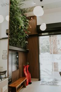 A seating area at Catalina Plaza Hotel Sostenible