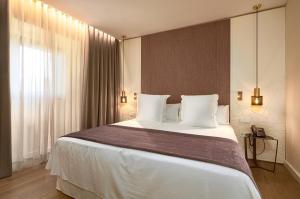 Postel nebo postele na pokoji v ubytování Suites Murillo Plaza Sta. Cruz