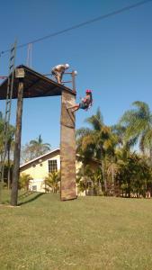 Cabana Hostel Sobrado EcoPark外面的花园