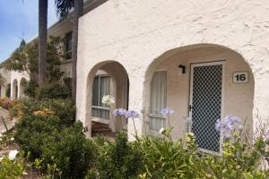 Gallery image of Villa Manyana - Coastal Getaway - Blueys Beach in Blueys Beach