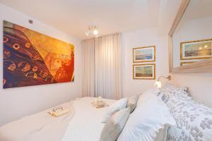 Postel nebo postele na pokoji v ubytování Perfect Downtown Apartment A217