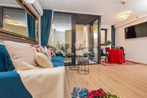 TV a/nebo společenská místnost v ubytování Perfect Downtown Apartment A217