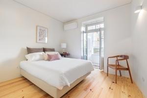 מיטה או מיטות בחדר ב-InBloom Apartments
