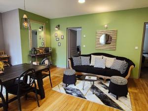 A seating area at La Chouette des Ducs, Appartement en Hypercentre