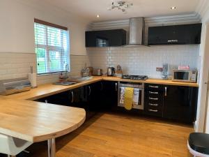 A kitchen or kitchenette at Gilmonby Road