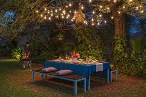 Κήπος έξω από το SaffronStays Estella, Alibaug