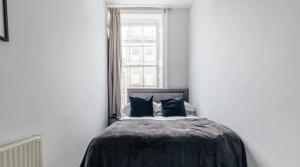 Gallery image of The Portland Apartment - Georgian Building with parking in Bath