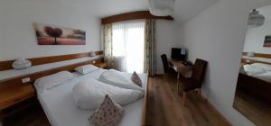 Postel nebo postele na pokoji v ubytování Landhaus Weingut + 19 fotografií