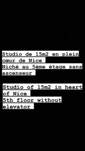 czarno-biały znak ze słowami w bieli w obiekcie Studio plein coeur de Nice 24 24H 7 7J w Nicei