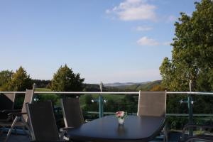 Rõdu või terrass majutusasutuses Hotel Retterath am Nürburgring