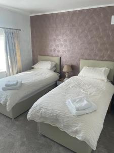 Postel nebo postele na pokoji v ubytování The Saxby Hotel