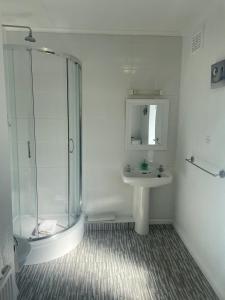 Kylpyhuone majoituspaikassa The Saxby Hotel